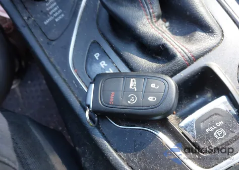 2022 Jeep Cherokee Trailhawk 4X4 z USA, uszkodzony, nr VIN 1C4PJMBXXND504715